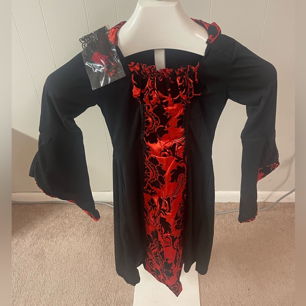 Vampire princess dress & necklace costume
